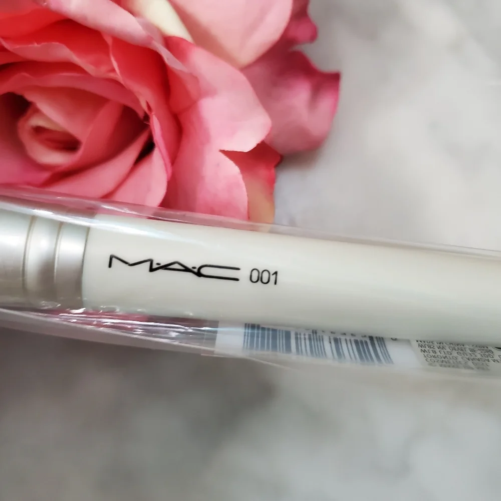 MAC Cosmetics 001 Skincare Makeup Brush
